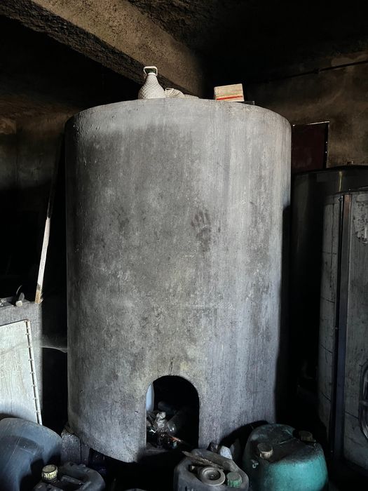 Cuba de vinho em cimento