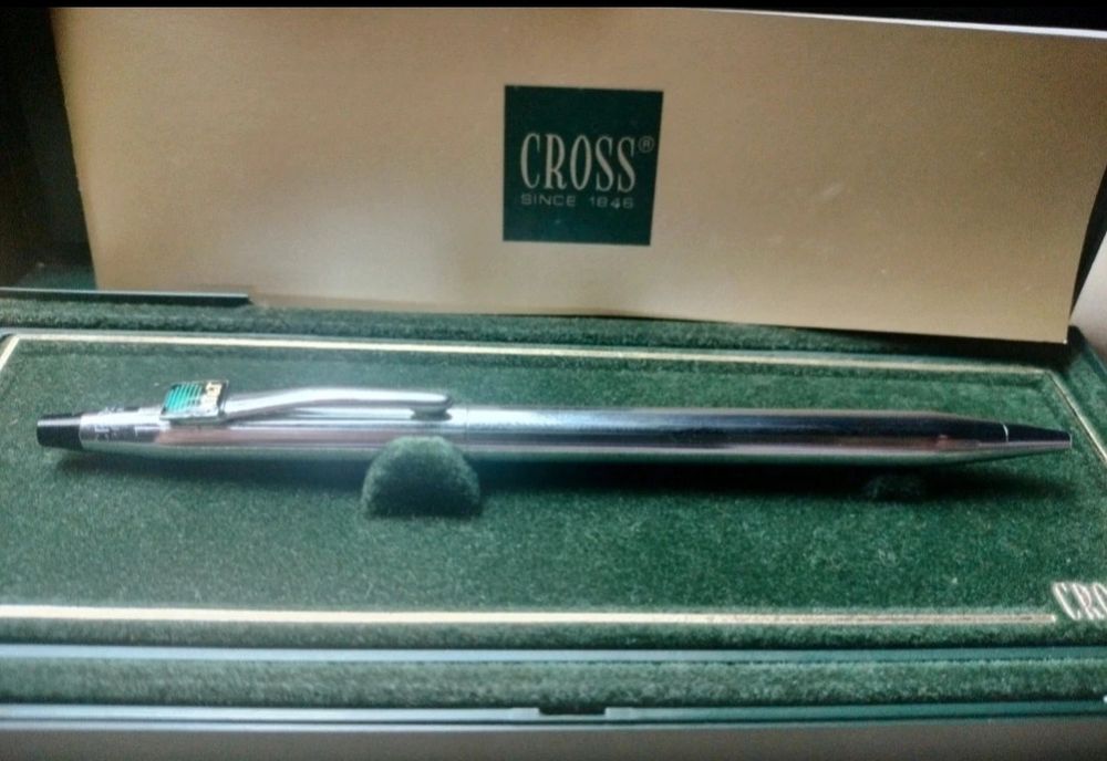 Esferográfica Cross 3502 Chrome Ballpoint
Com logótipo.
Magnifica esc