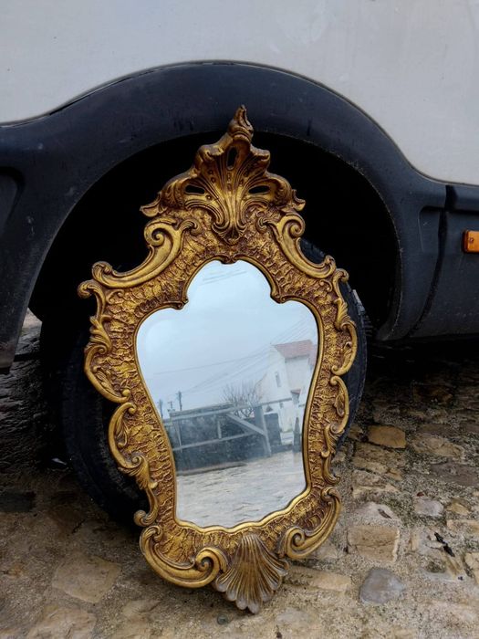 Espelho em talha dourada