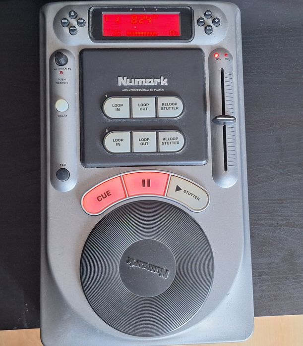 Material Dj- 2 Numarks Axis 4 e mesa Behringer VMX 100