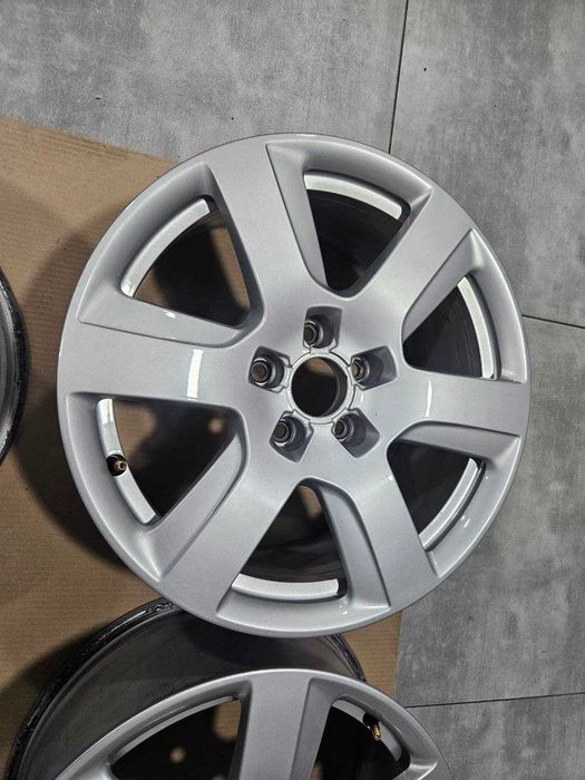 Диски Audi 5/112 R17 7.5J ET37 dia66.6mm