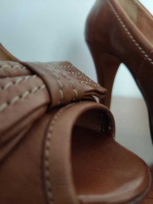 Sapatos de salto alto