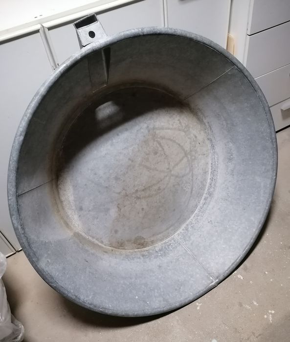 Alguidar grande / Banheira antiga