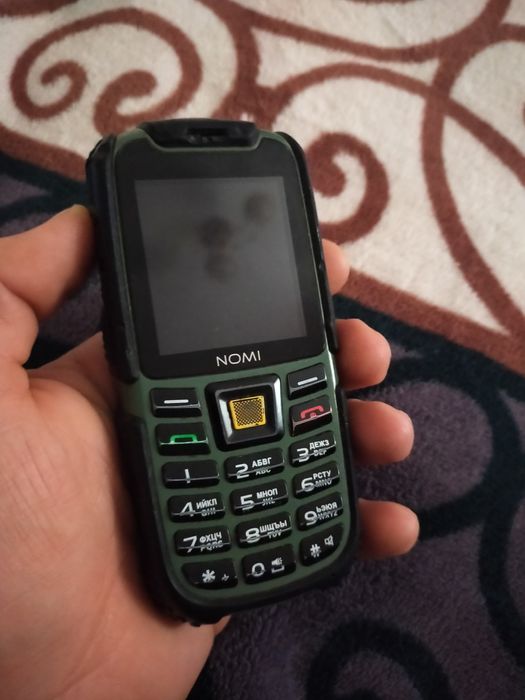 Телефон Nomi, крепкий корпус.