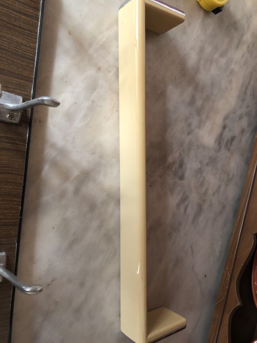 Cabides e suportes de toalhas diferentes