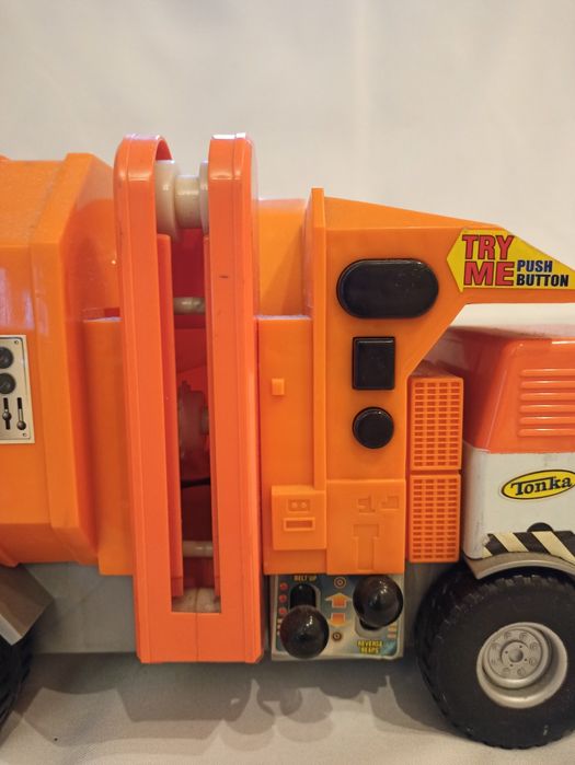 Грузовая машина Tonka оранжевого цвета, в отличном состоянии