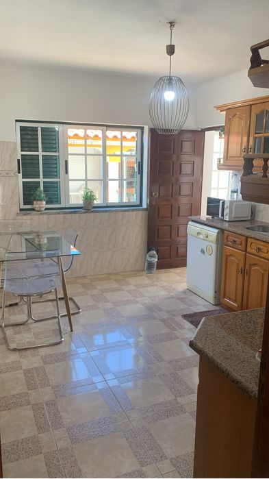 Alugo quarto - casa partilhada