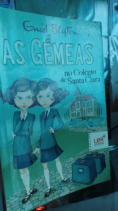 As gêmeas no colégio de santa clara