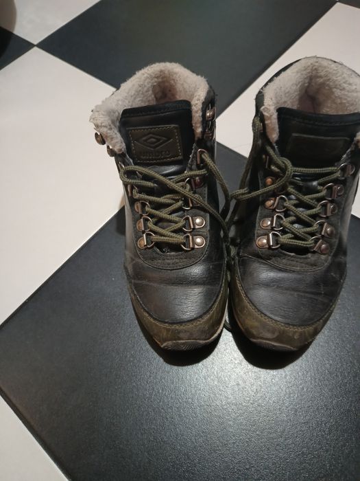 Buty Umbro idealne na jesień, skórzane 36