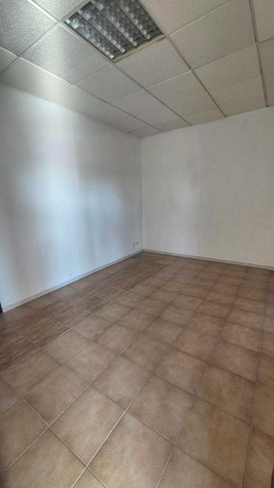 Escritório 200M2 em Meirinhas – Várias Salas, Excelente Luz e Possibilidade de Divisão