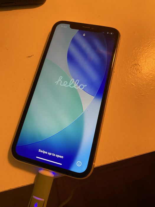 IPhone 11 64 GB em bom estado. Negociave