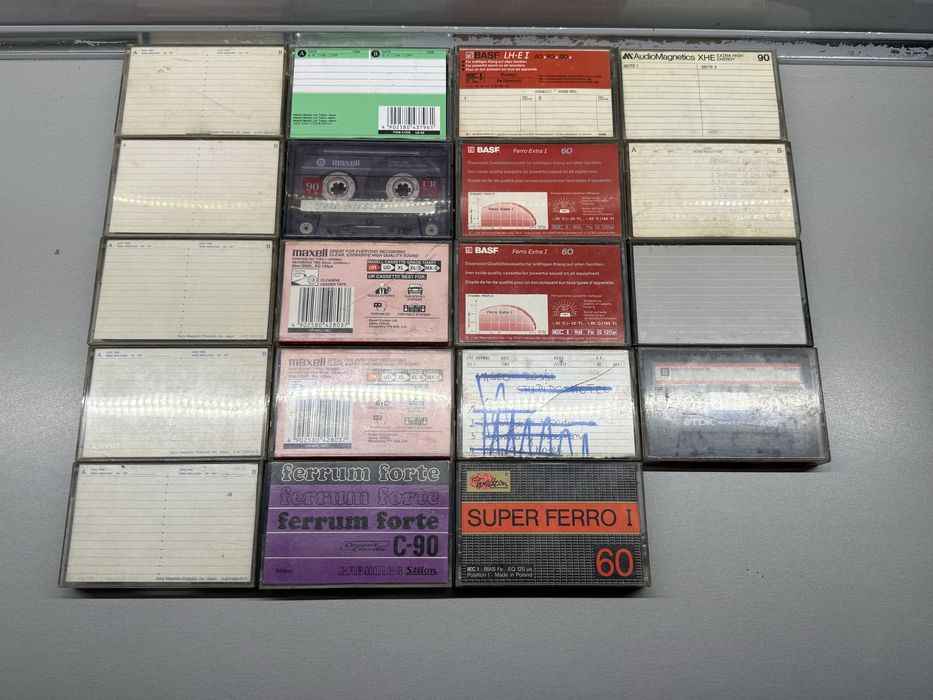 Zestaw 19 kaset magnetofonowych do nagrywania