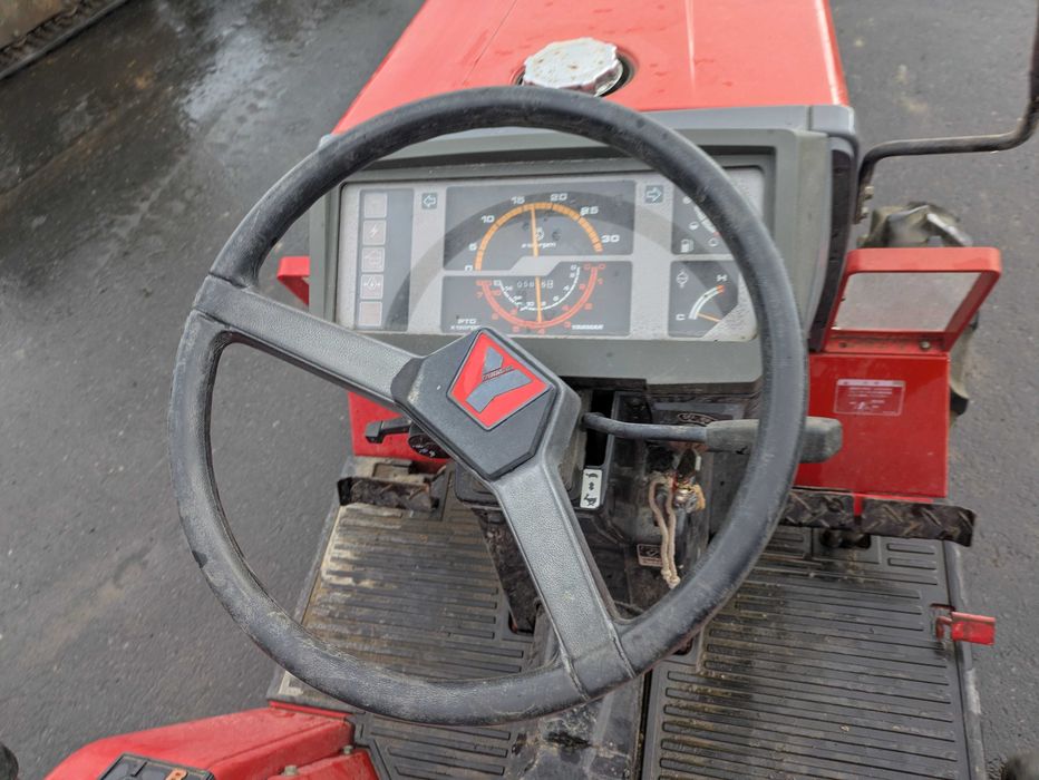 Yanmar F145D – kompaktowy traktor 4×4, 14 KM