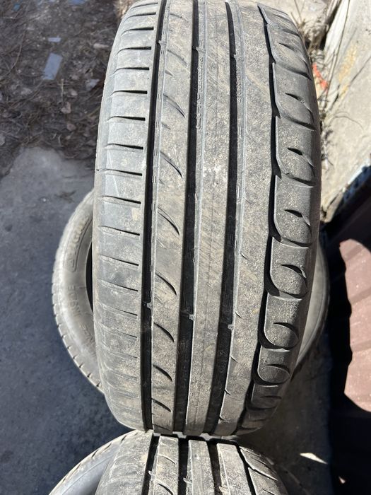Продам літню резину 215/55/17 6000грн комплект