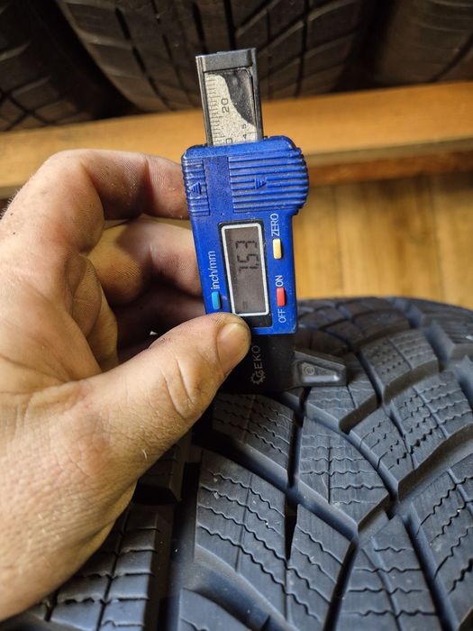 215/55/18 Good Year para zima 7,5mm 2021r