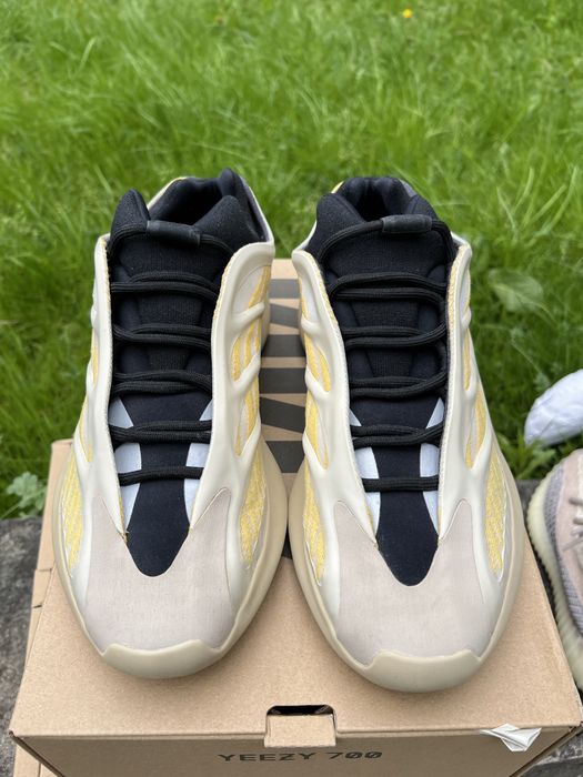Adidas Yeezy 700 Safflower sneakersy niskie beżowe boost 44