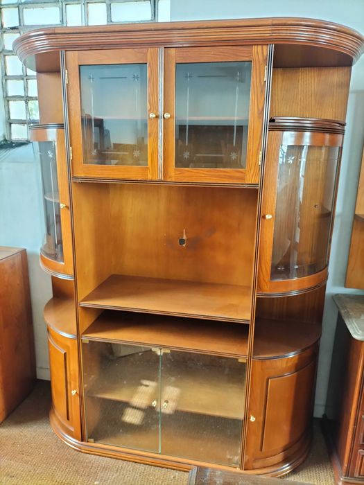 Estante em castanho para sala