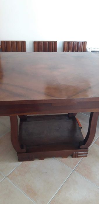 Mesa extensível e 6 cadeiras