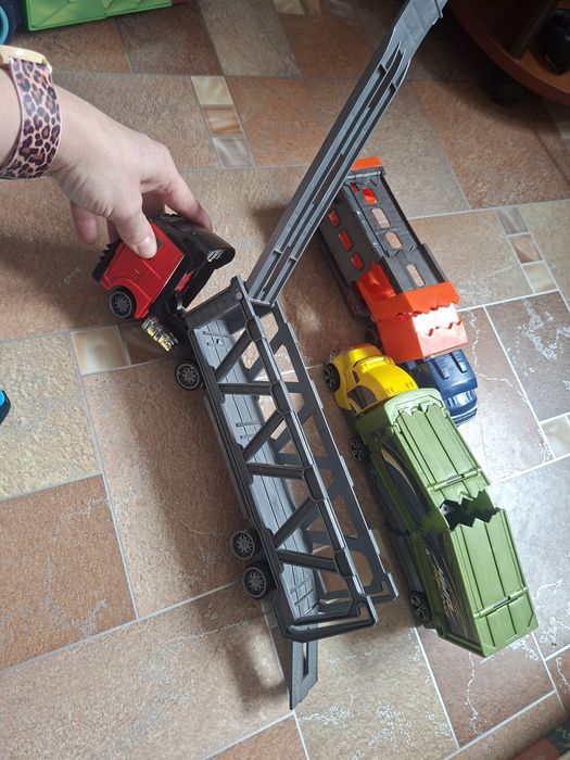 Hot wheels автовоз вантажівки руйнівники