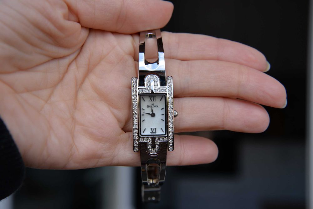 Вінтажний годинник браслет з цирконами bulova, вінтаж стиль cartier