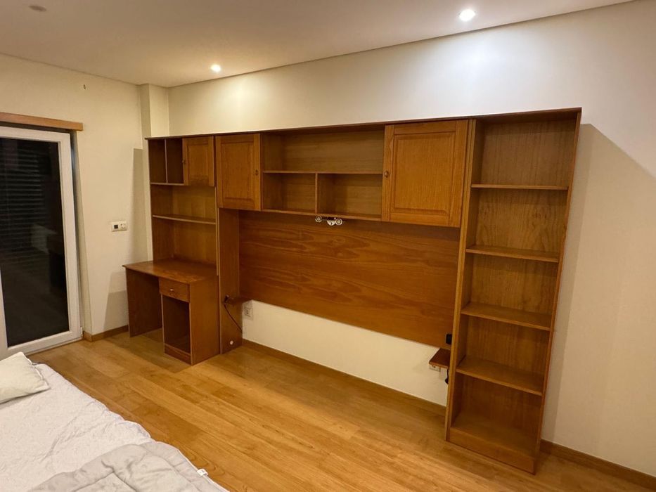 Móvel de escritório/quarto em madeira maciça c/ secretária e arrumação