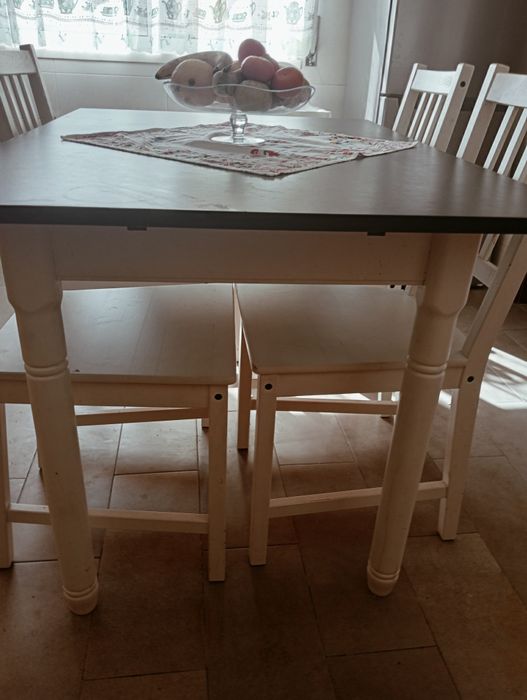 Mesa de cozinha com 4 cadeiras ikea