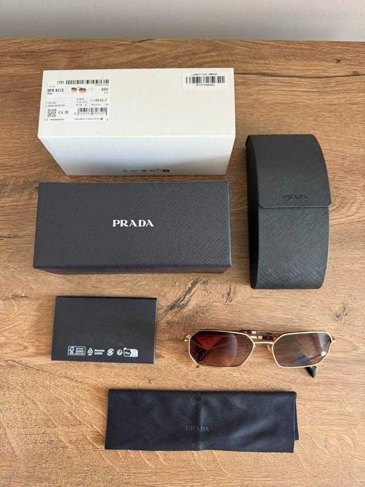 Сонцезахисні окуляри Prada