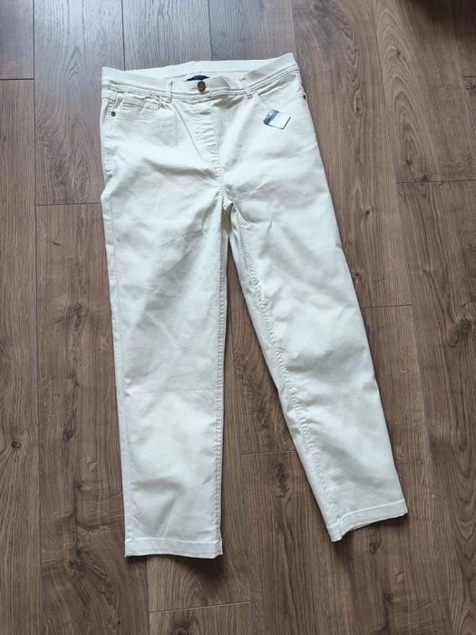 Spodnie kremowe z gumek