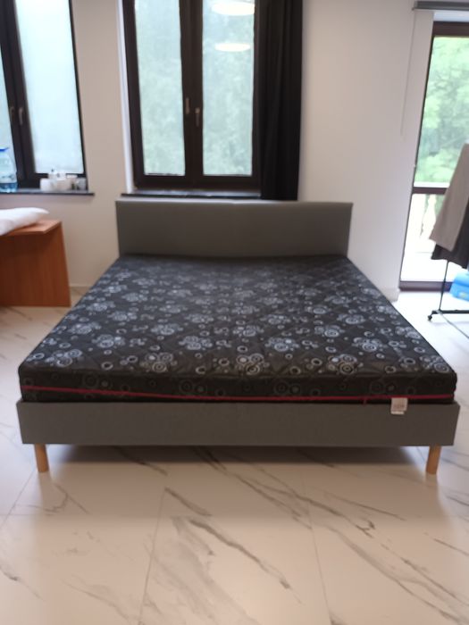 Rama z materacem 180x200