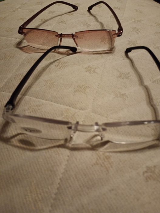 Sprzedam okulary do czytania+2,50 biale i drugie lekko brązowawe