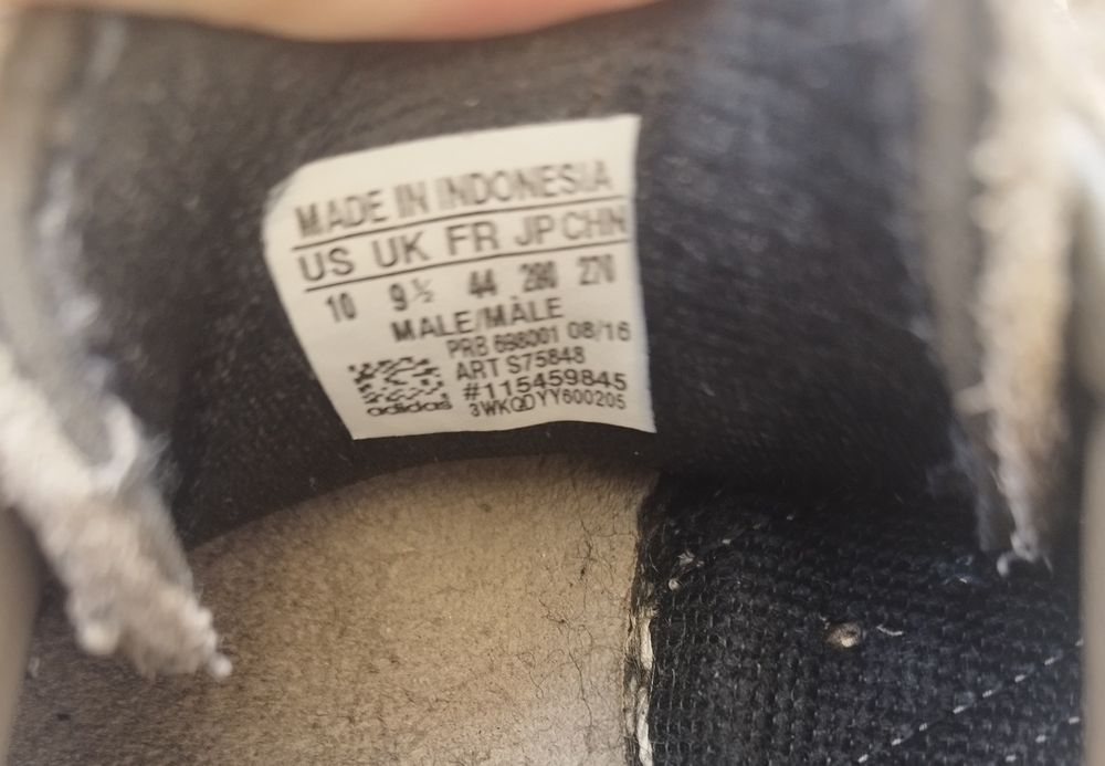 Tênis adidas  44