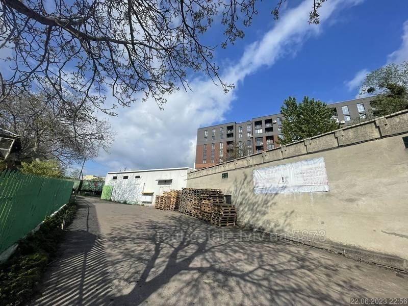 Подається майновий комплекс склади Гуртівня ділянка  22 сот землі