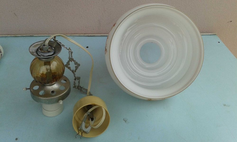 Светильник с плафоном.