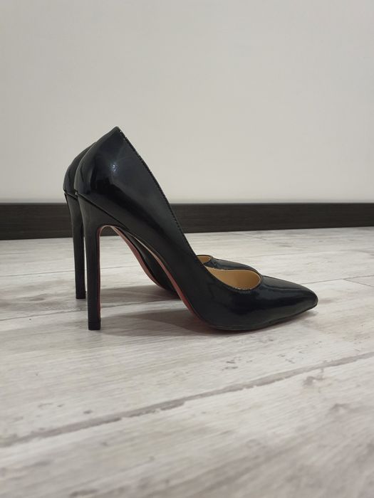 Лакові шкіряні туфлі човники