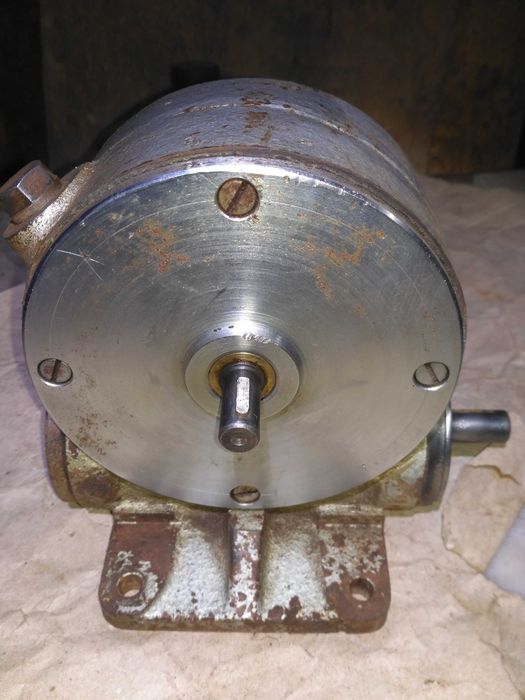 Продаю маленький редуктор 1*32.Цена 2100грн