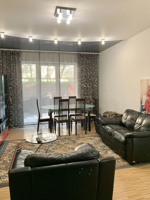 Продам 3-х поверховий  стильний будинок