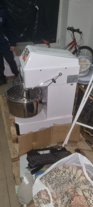 Продам спиральный тестомес