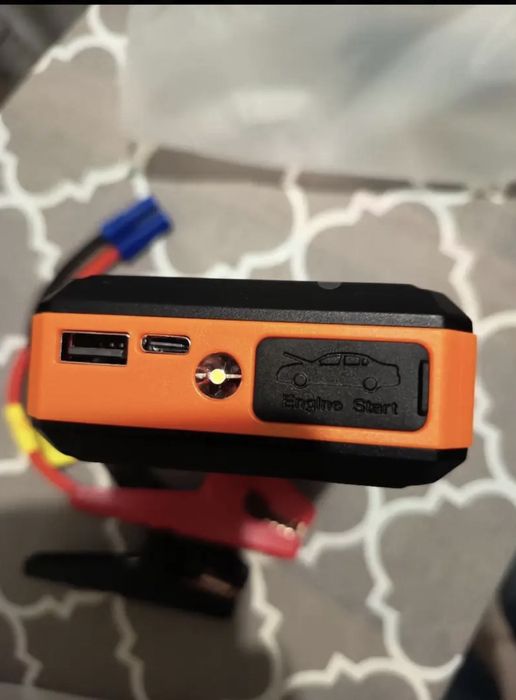 Продам Бустер для запуску авто з цифровим дисплеєм новий