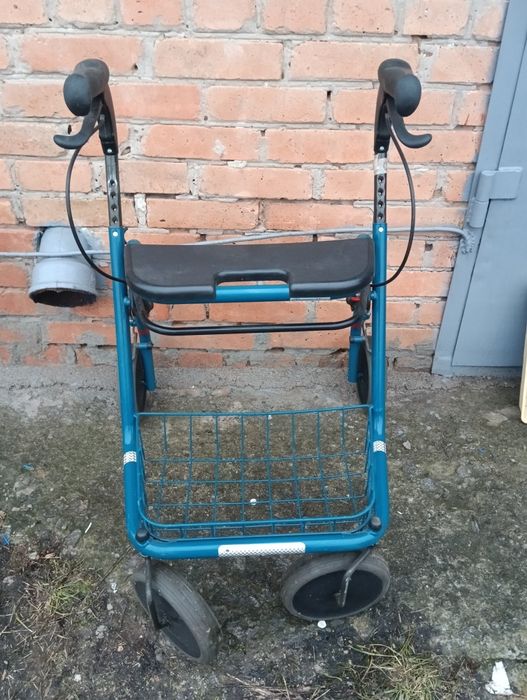 Ролатор,ходунки продам