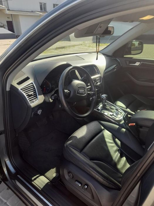 Aвтомобіль Ауді Q5