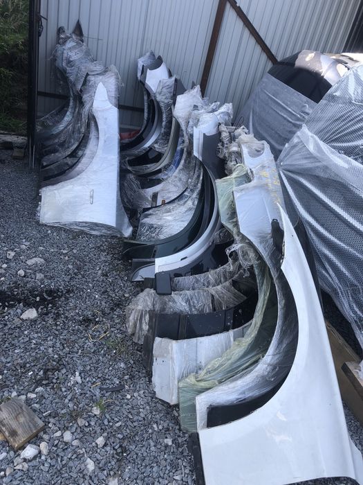 Капот крило бампер телевізор BMW Е39 Е46 Е53 Е60 Е65 E87 E83 E90 E70