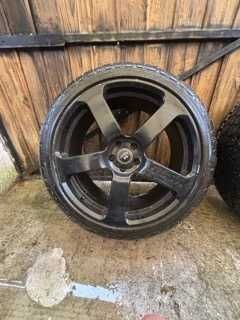 Jantes Aversus e pneus Radar Renegade 275/40 R22 108V XL