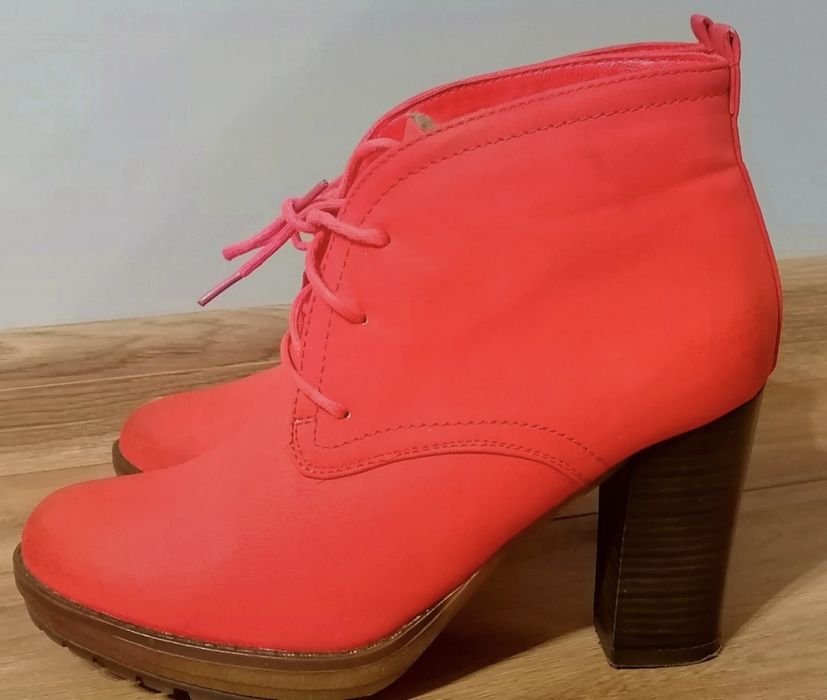 Buty na koturnie damskie