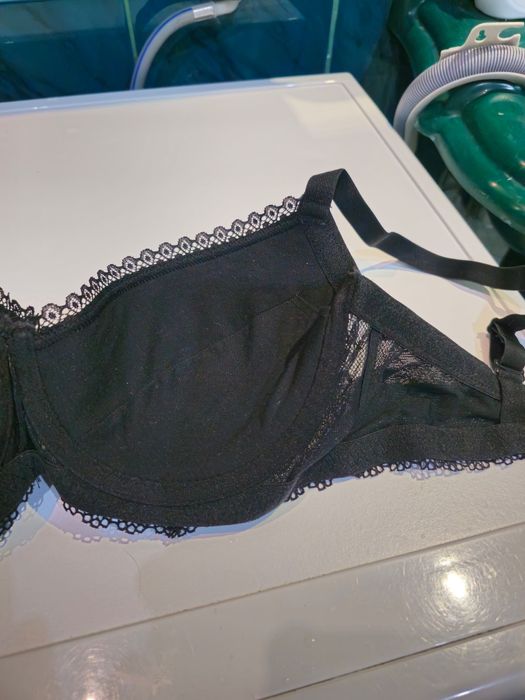 Sprzedam Biustonosz 75E