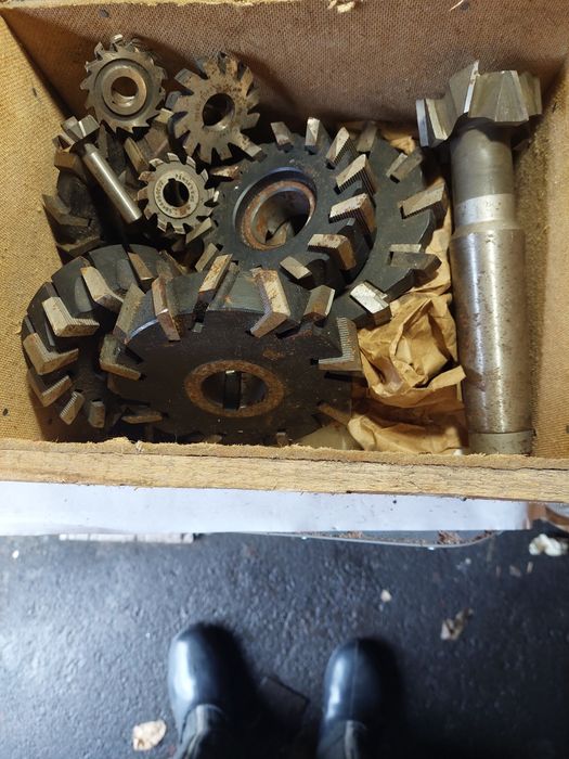 фрези кінцеві,шпоночні, відрізні, тристоронні