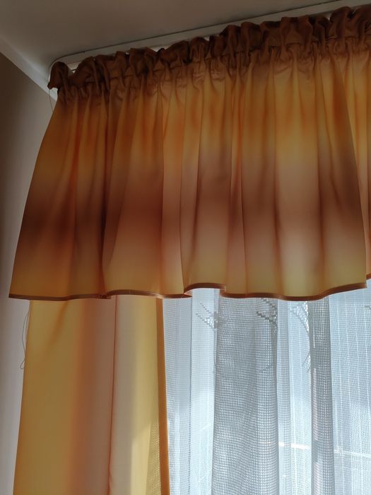 Zasłony ozdobne ombre do salonu - trzy elementy