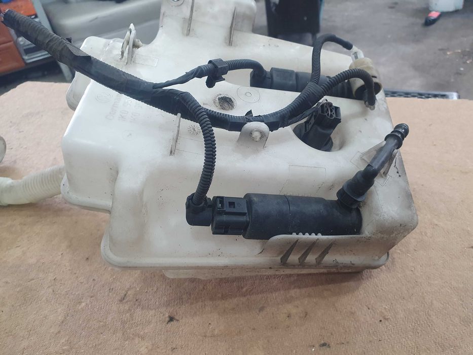 Zbiorniczek pompka spryskiwaczy Vw Touran 04 rok Xenon spryski lamp