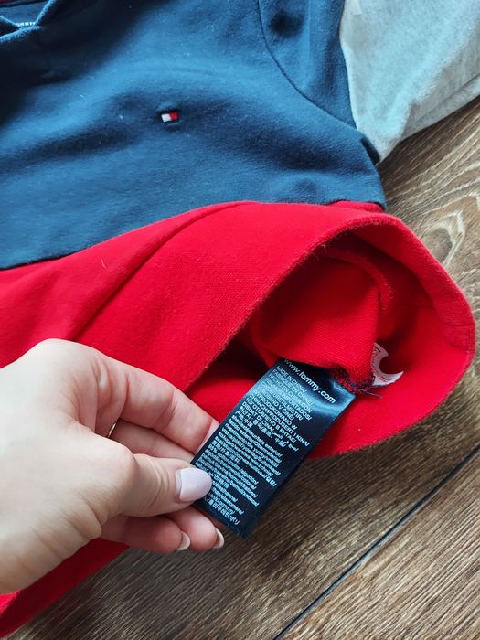 Zestaw Tommy Hilfiger spodnie i bluza z kapturem rozmiar 80