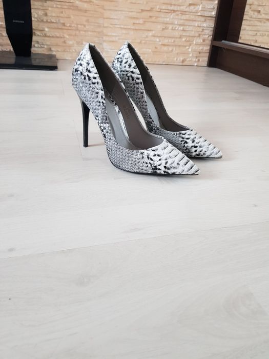 Szpilki DeeZee motyw wężowej skóry