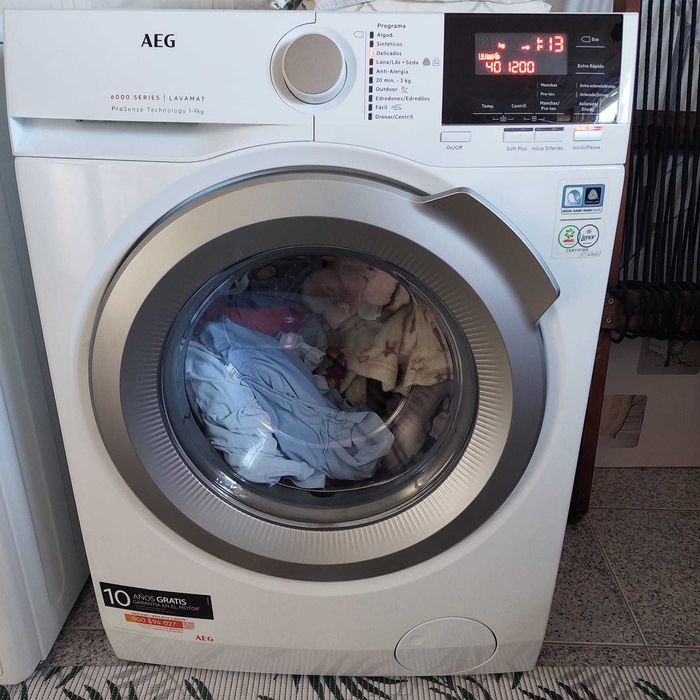 Máquina de lavar roupa AEG 9kg